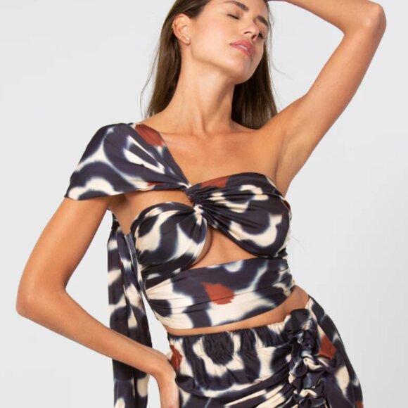JUST BEE QUEEN Harlow Cutout One Shoulder Crop Top - Picture 8 of 12